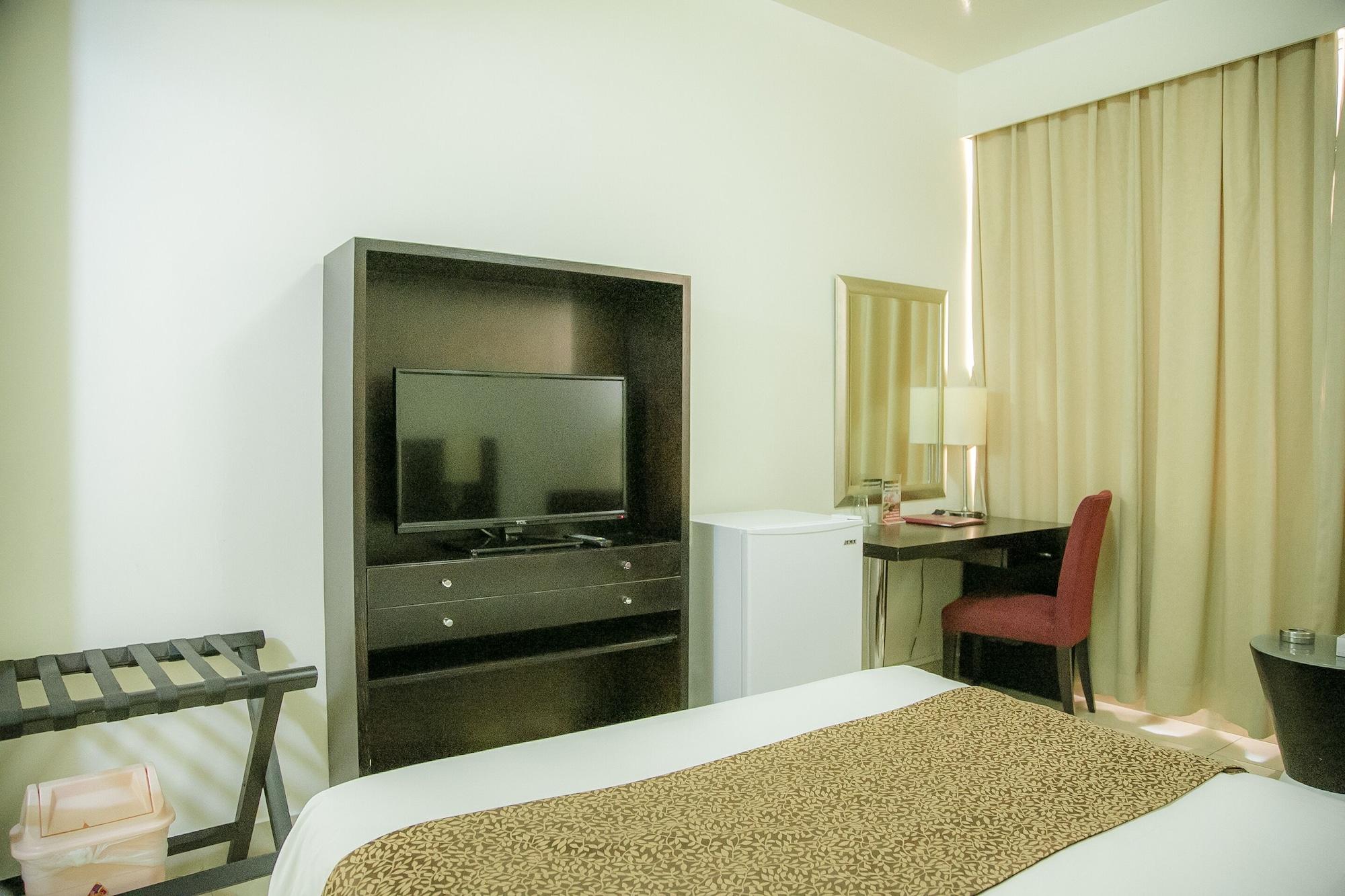 Phoenicia Grand Hotel Dubai Buitenkant foto