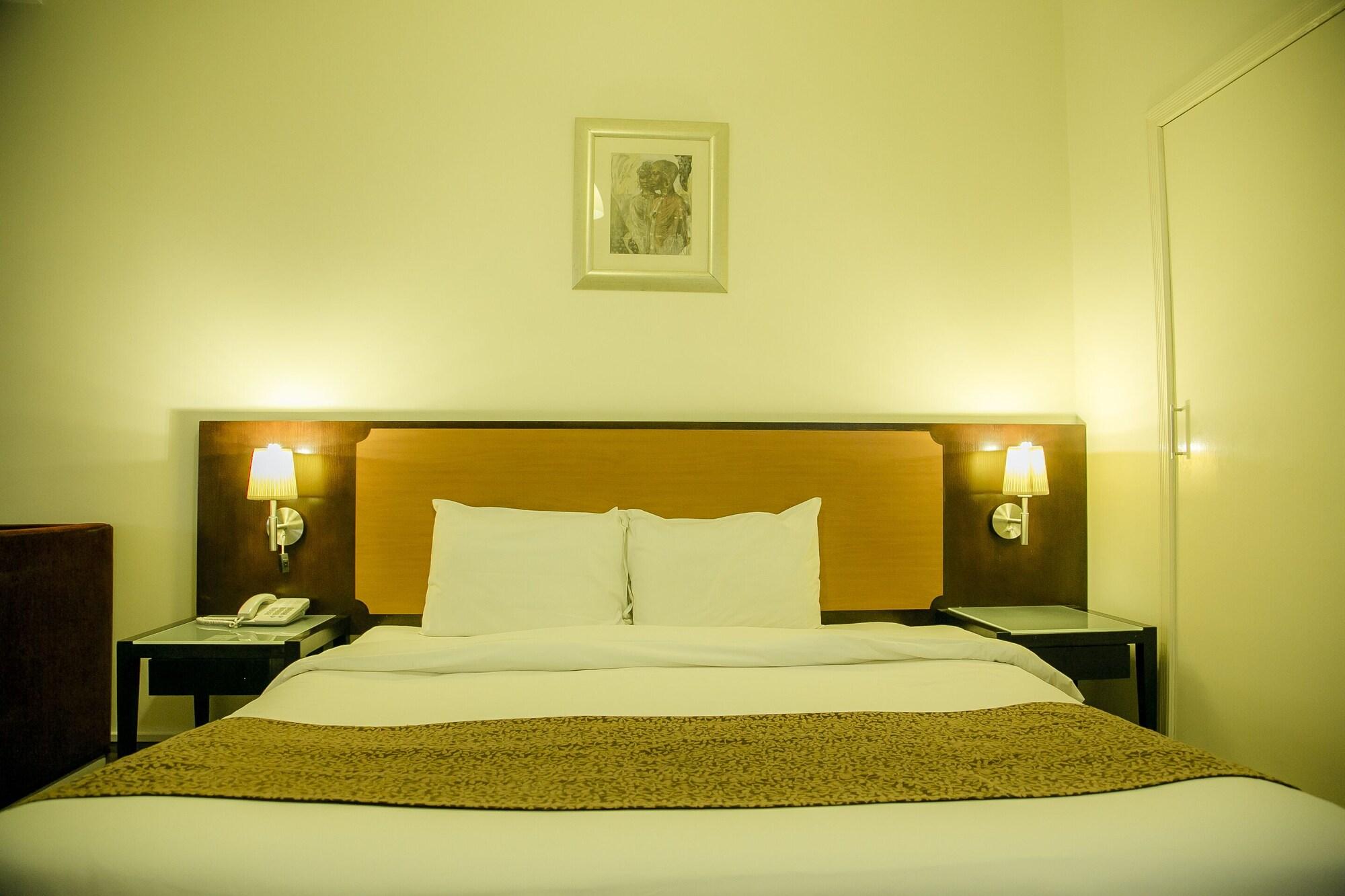 Phoenicia Grand Hotel Dubai Buitenkant foto