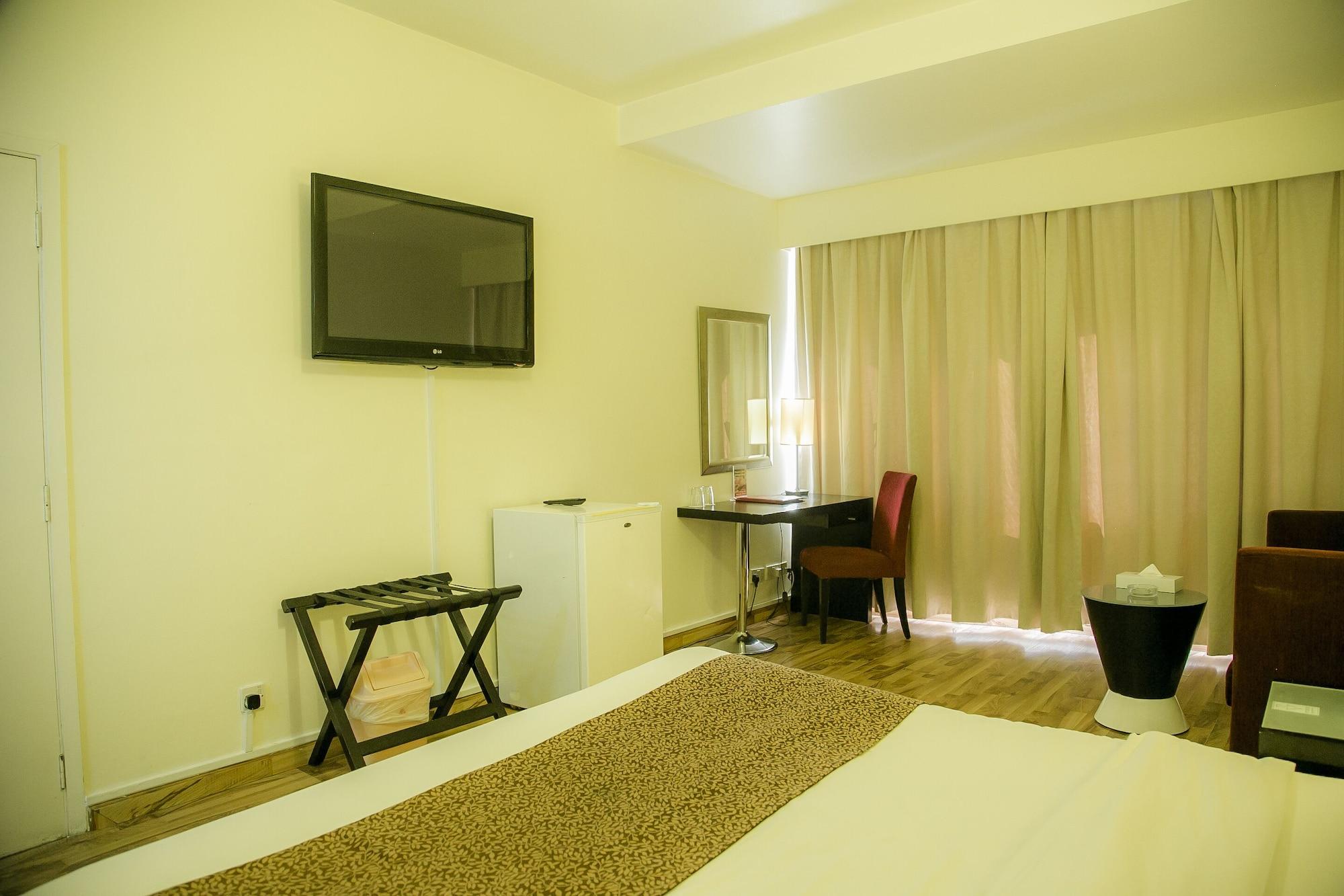 Phoenicia Grand Hotel Dubai Buitenkant foto