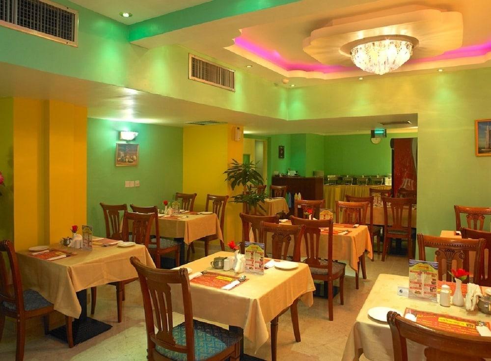 Phoenicia Grand Hotel Dubai Buitenkant foto