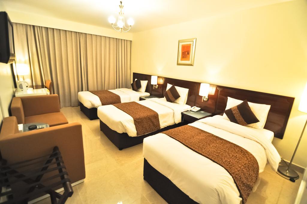 Phoenicia Grand Hotel Dubai Buitenkant foto