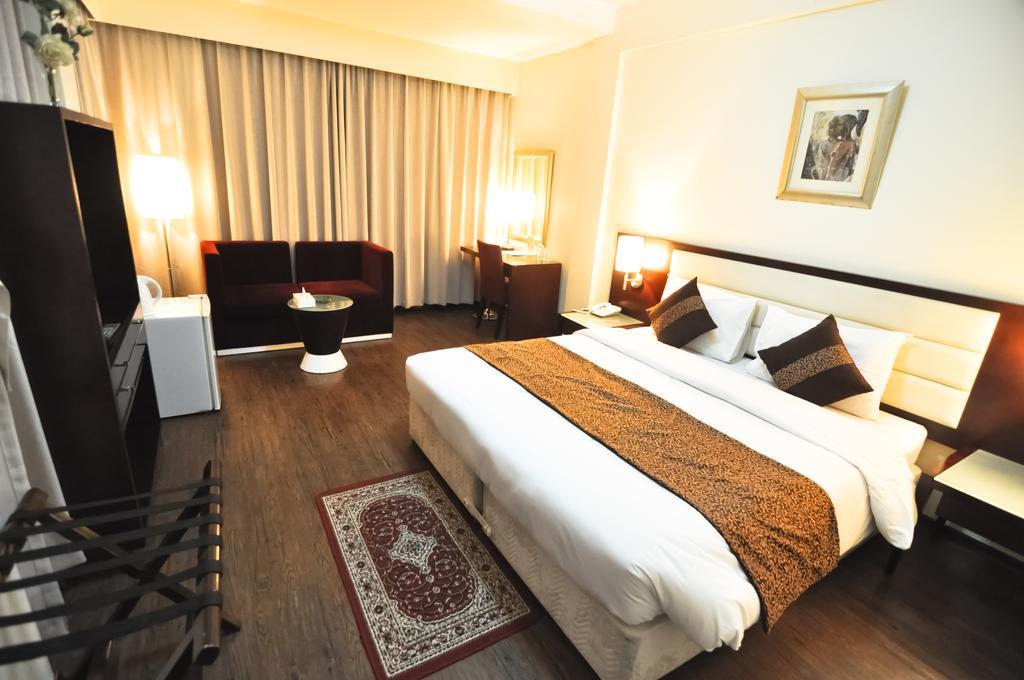 Phoenicia Grand Hotel Dubai Buitenkant foto