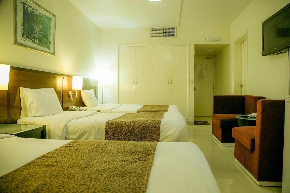Phoenicia Grand Hotel Dubai Buitenkant foto