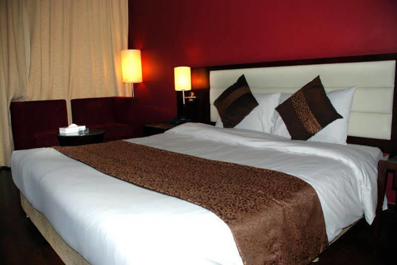 Phoenicia Grand Hotel Dubai Buitenkant foto