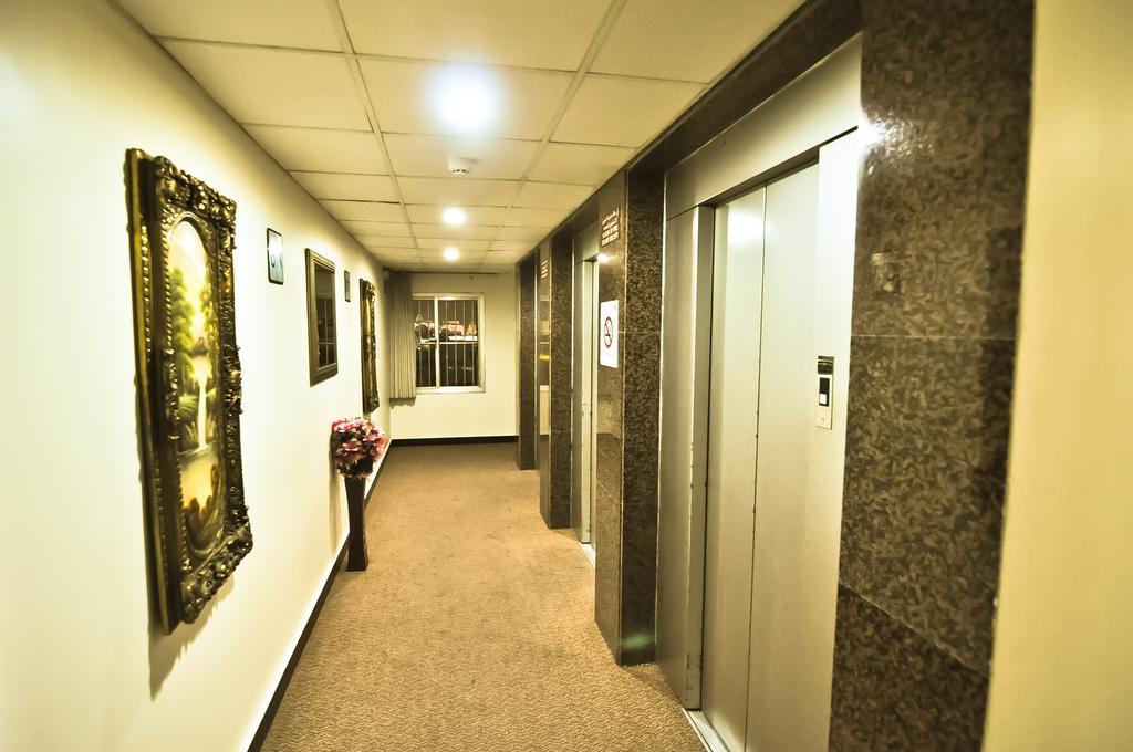 Phoenicia Grand Hotel Dubai Buitenkant foto