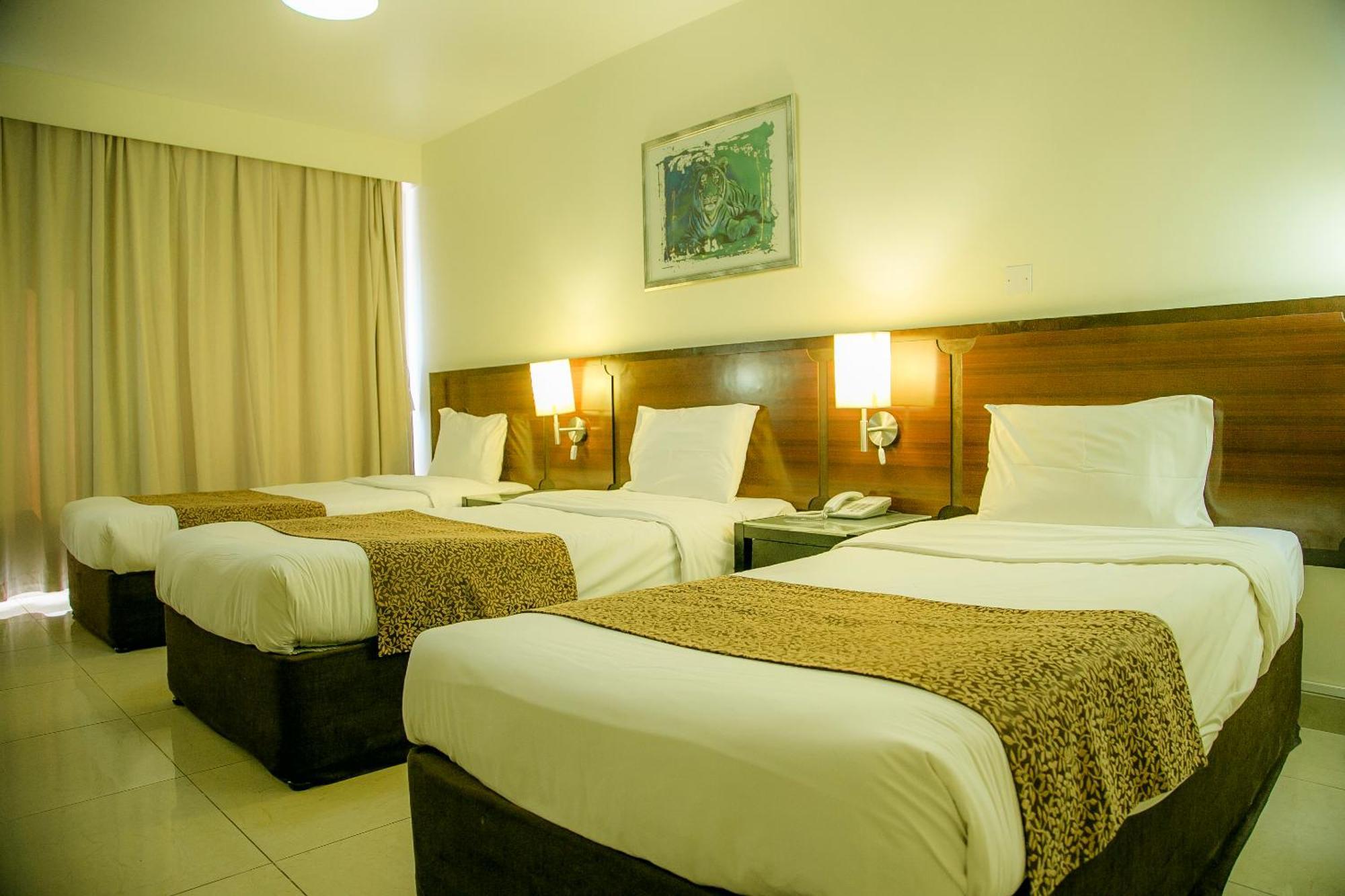 Phoenicia Grand Hotel Dubai Buitenkant foto