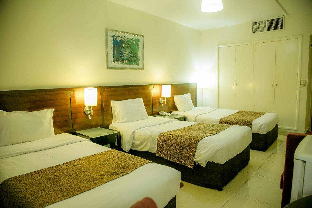 Phoenicia Grand Hotel Dubai Buitenkant foto